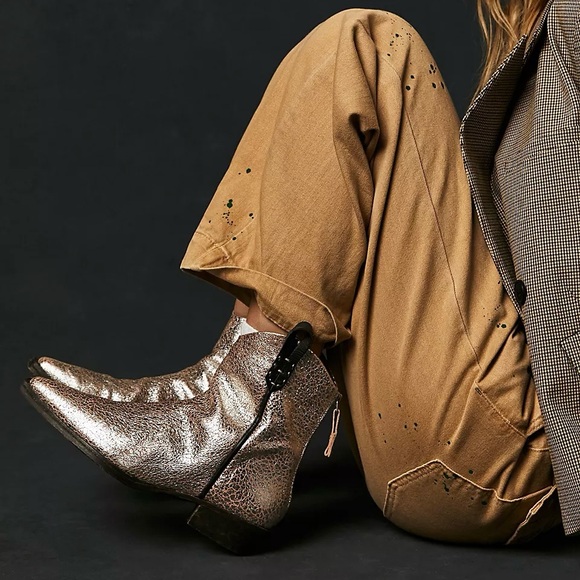 $298 Free People We The Free Wesley Western Silver Metallic Leather Ankle Boots - Picture 1 of 14